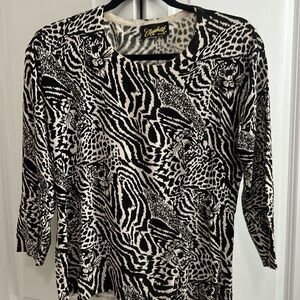 Animal print black-and-white quarter sleeve sweater